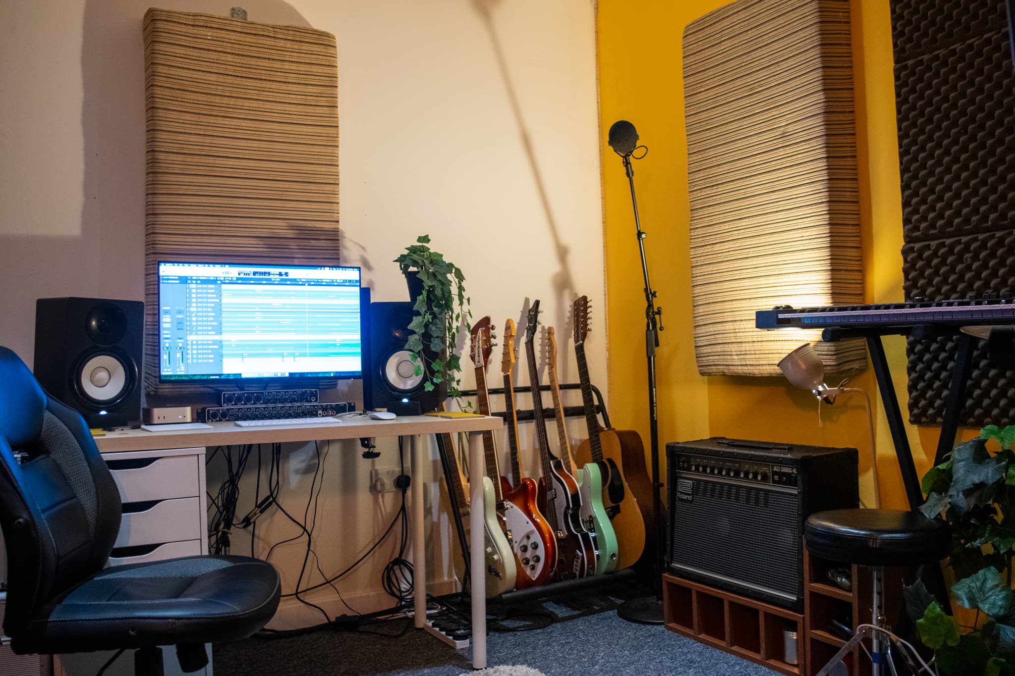 Very Nice Studios, full room view